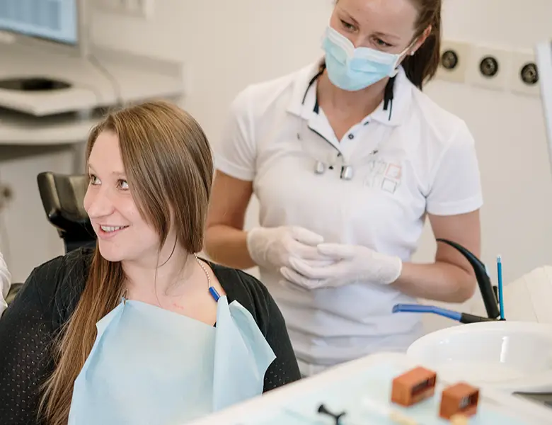 Implantologie Regensburg – Moderne Zahnimplantate für feste Zähne