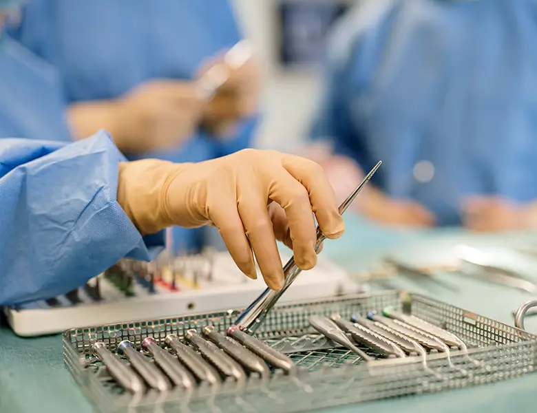 Implantologie Regensburg: Moderne Zahnimplantate & präzise Planung