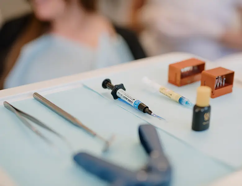 Zahnarzt Implantologie: Mund-Kiefer-Gesichtschirurgie Praxisklinik